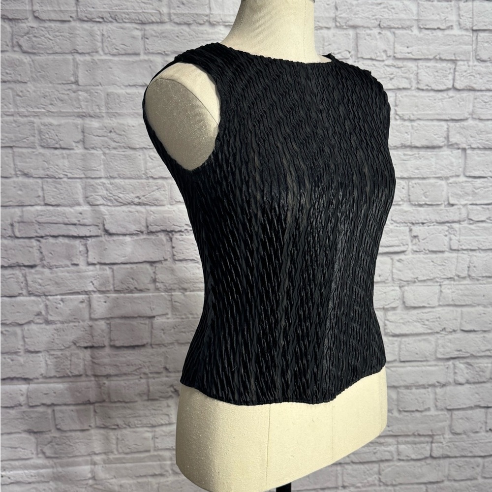 NICOLA Stretch textured Black Sleeveless Top